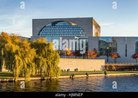 Bundeskanzleramt , chacellery federale, autunno, sul fiume Spree, Berlino, Germania Foto Stock