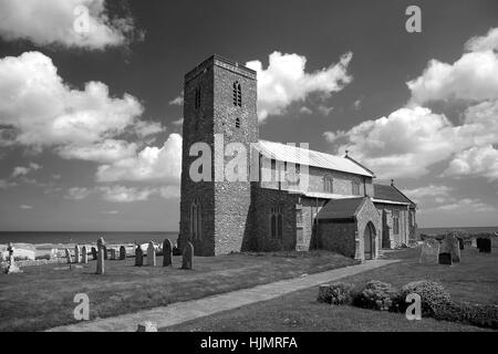 Chiesa di tutti i Santi sulla Costa North Norfolk a Beeston Regis village, England, Regno Unito Foto Stock