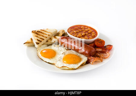 Tradizionale prima colazione Inglese con uova fritte, salsicce, fagioli, funghi, pomodoro grigliate e pancetta isolato Foto Stock