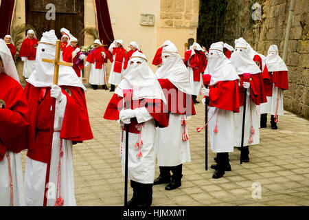 Enna, Sicilia, Italia - 25 Marzo 2016: - religiosi Parade, nella città di Enna, la Sicilia per la Santa Pasqua. Ogni anno per il Venerdì Santo è andata in scena la passio Foto Stock