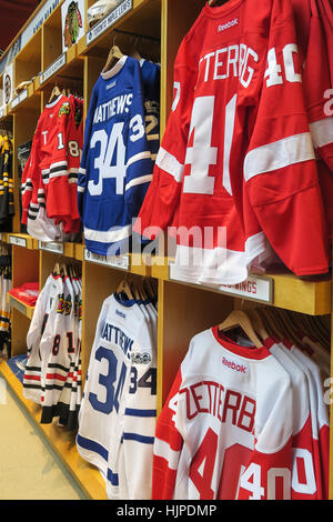 NHL Powered by Reebok Store, 1185 Avenue of the Americas, all'angolo della 47th Street, New York Foto Stock