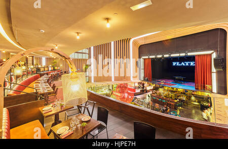 Platea Madrid, un gourmet food hall si trova in un ex cinema sulla Plaza de Colon. Madrid, Spagna. Foto Stock