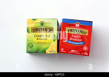 Twinings tè verde e limone e prima colazione inglese thè deteinato isolata contro uno sfondo bianco Foto Stock