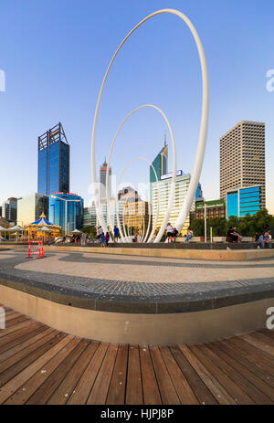 La fibra di carbonio Spanda scultura da Christian de Vietri a Elizabeth Quay a Perth, Western Australia Foto Stock