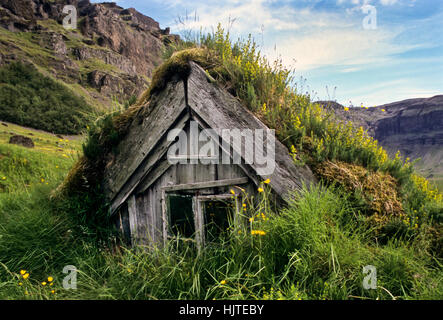 Nupsstadakirkja storico, fattoria di erba sintetica a Fljotshverfi, Islanda, Europa, islandese, in Islanda estate, Nordic Torf case, tetto di tappeti erbosi, isola Foto Stock