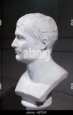 Busto in marmo di Napoleone Bonaparte (1808) da scultore italiano Giacomo Spalla sul display nella Neue Pinakothek (nuovo) Pinacotheca a Monaco di Baviera, Germania. Foto Stock