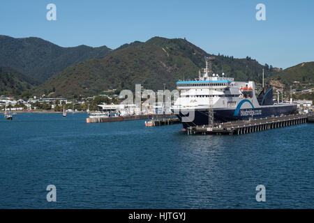 BlueBridge Inter Island Ferry ormeggiato a Picton, South Island, in Nuova Zelanda. Foto Stock