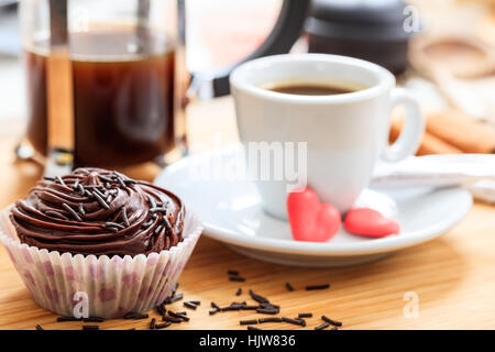 Tazza di caffè e una tazza di torta Foto Stock