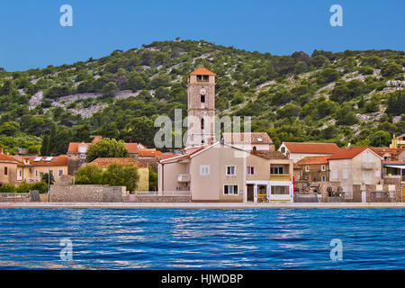 Città di Tisno sull isola di Murter waterfront, Dalmazia, Croazia Foto Stock