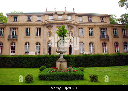 Lato Lago Villa della Conferenza di Wannsee 56-58 am Grossen Wannsee Berlino Germania Foto Stock