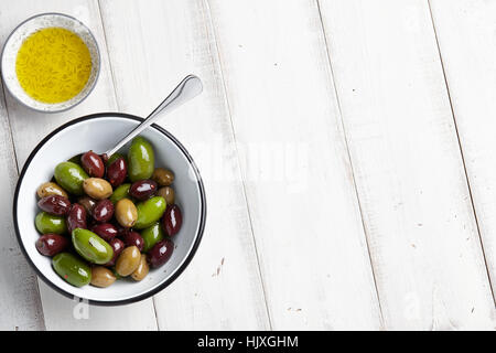 Olive greche in una ciotola Foto Stock