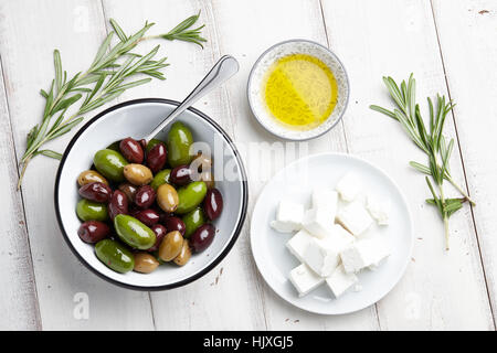 Olive greche e formaggio feta Foto Stock