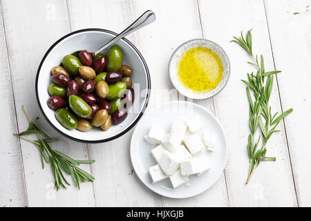 Olive greche e formaggio feta Foto Stock