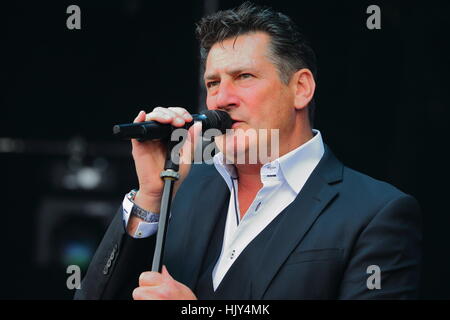 Tony Hadley al sud di riavvolgimento 80s Music Festival 2016 a Henley-on-Thames. Foto Stock