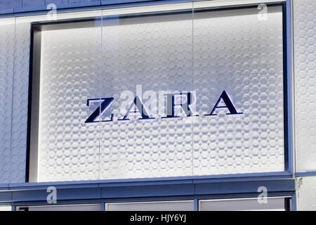 Spagnolo del marchio di abbigliamento Zara logo. Foto Stock
