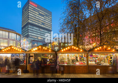 Mercatino di Natale in Exchange Square, Manchester, Inghilterra, Regno Unito Foto Stock