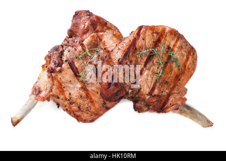 Due pezzi di carne di maiale alla griglia isolata su sfondo bianco close up Foto Stock