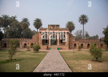 L'ingresso a Isa Khan Niyazi della tomba sul sito di la tomba di Humayun a Nuova Delhi, India. Foto Stock