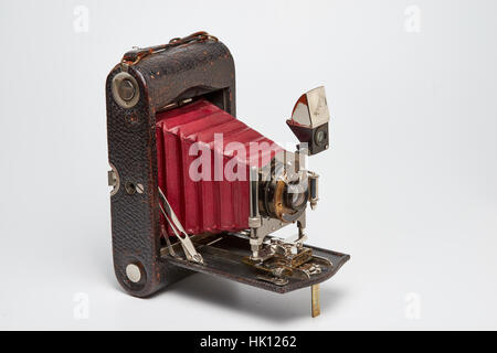 Kodak 3 pieghevole tascabile modello H. F realizzato dalla Eastman Kodak Co. Ltd., Rochester, dal 1904-15, 118 rotoli di pellicola. Il formato di esposizione era di 3 1/4 x 4 1/4 pollici Foto Stock