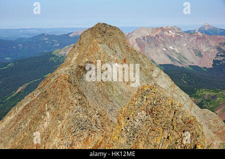 El Diente Peak da Mount Wilson nelle montagne di San Juan di Colorado Foto Stock
