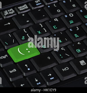 Tastiera per computer con sorriso simbolo su di esso Foto Stock