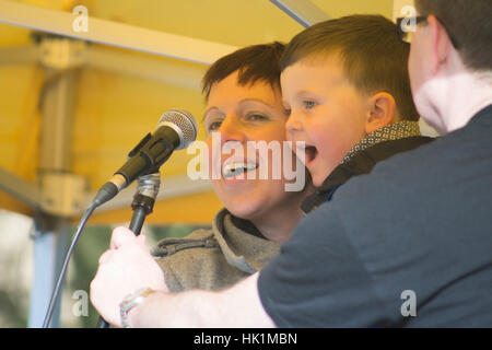 Hull, Regno Unito. 4 febbraio 2017. anti sun dimostrazione in hull, uk credit: Matteo appleyard/alamy live news Foto Stock