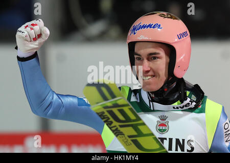 Oberstdorf, Germania. 04 feb 2017. Sci austriaca ponticello Kraft Stefan festeggia il suo primo posto in finale a sci battenti World Cup a Oberstdorf in Germania, 04 febbraio 2017. Foto: Daniel Karmann/dpa/Alamy Live News Foto Stock