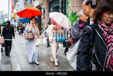 Scena di strada, Chuo St, Ginza, Tokyo, Giappone. Foto Stock