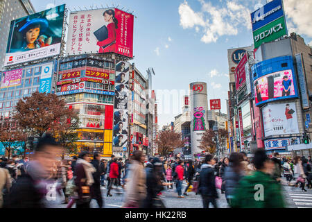 Rush Hour, Shibuya Kousaten Scramble crossing in Hachiko square, Tokyo, Giappone Foto Stock