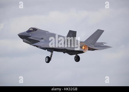 F-35un fulmine di ll di decollare al Royal International Air Tattoo Foto Stock
