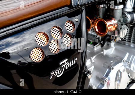 Ottobre 6th, 2016 Mellieha Bay, Triq Il-Marfa, Malta - La Honda CB750 Quattro motociclo a Malta Classic 2016 prima del rac Foto Stock