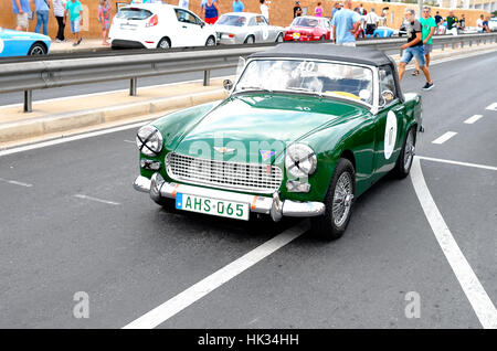 Ottobre 6th, 2016 Mellieha Bay, Triq Il-Marfa, Malta - Austin-Healey presso il Malta Classic 2016 prima della gara. Foto Stock