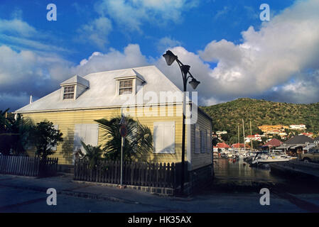 Tradizionale casa di legno in Gustavia, capitale di San Barts, dei Caraibi Antille Francesi Foto Stock