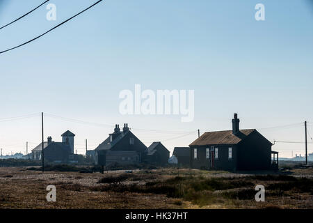 Cottage sulla spiaggia di ciottoli a Dungeness Foto Stock