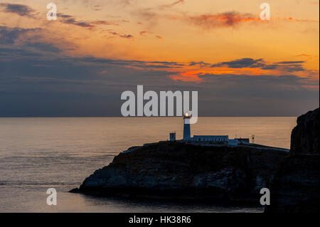 Sud pila faro sulla Holy Isle trhe sulla punta nord-ovest di Anglesey Foto Stock