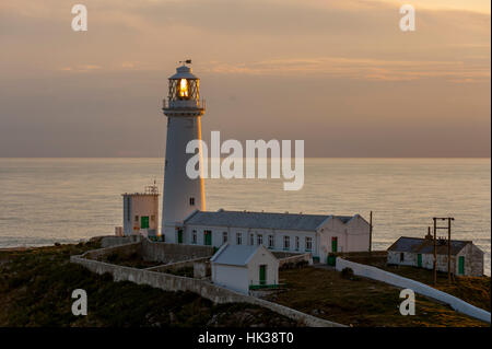 Sud pila faro sulla Holy Isle trhe sulla punta nord-ovest di Anglesey Foto Stock
