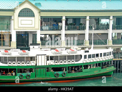 Celestial Star Ferry, attualmente la più antica nave in servizio presso il molo Victoria Bay, Hong Kong, Cina Foto Stock