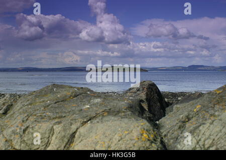 Isola Cramond, dai giardini nelle vicinanze del Lauriston Castle di Edimburgo, Scozia Foto Stock