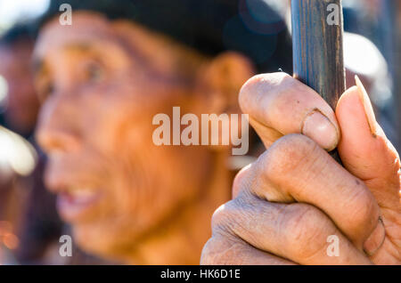 Vi è un mix di uscita dei tribali e i loro costumi di esperienza presso hornbill-festival di kohima ogni anno Foto Stock