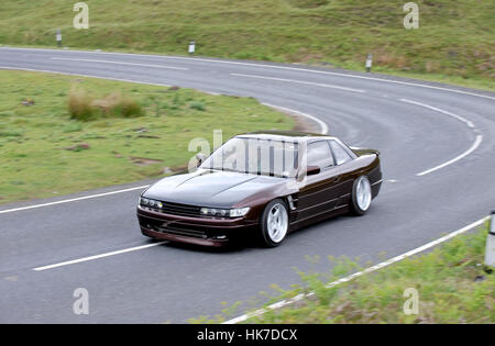 1991 Nissan S13 Silvia modificati e sintonizzato giapponese auto sportive in una remota strada di montagna Foto Stock