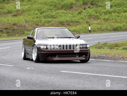 1991 Nissan S13 Silvia modificati e sintonizzato giapponese auto sportive in una remota strada di montagna Foto Stock