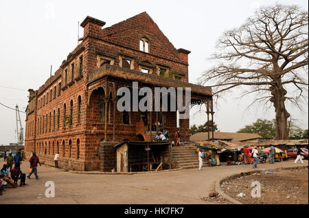 SIERRA LEONE Freetown, vecchio edificio coloniale casa doganale al porto Foto Stock