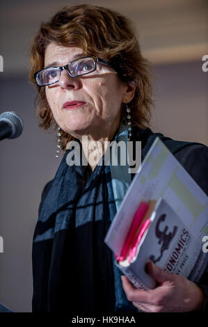Vicky Pryce, ex moglie del politico Chris Huhne e autore di Prisontronics, scritto dalla signora Pryce dopo l'esperienza di scontare una breve condanna in prigione Foto Stock