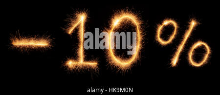 Meno 10 % lettering disegnato con brillantini bengali isolati su sfondo nero Foto Stock
