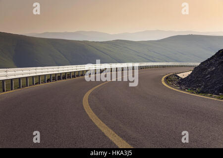 Strada di Montagna / Transalpina autostrada, la più alta strada in Romania Foto Stock