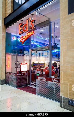 Ed's Easy Diner nel Cambridge Grand Arcade Shopping Centre o Mall. Ed's Easy Diner è stato fondato a Soho London nel 1987. Foto Stock