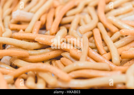 Close up spuntino Tailandese di junk food mangiare malsano ,il fuoco selettivo. Foto Stock