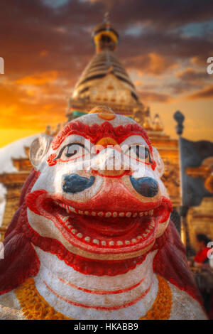 Swayambhunath Stupa sorge su una collina a Kathmandu in Nepal Foto Stock