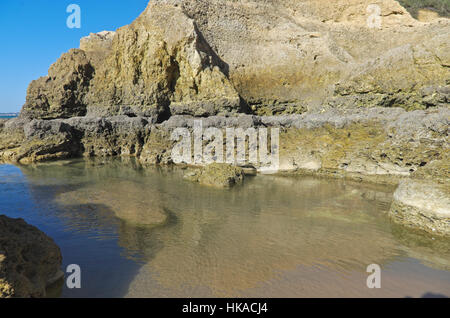 Scena di spiaggia nella spiaggia di gale. Albufeira Algarve Foto Stock