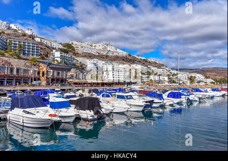 Porto Rico porto porto con barche yacht, holiday resort, Gran Canaria Foto Stock